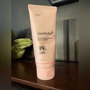 Medicube PDRN Pink Niacinamide Whip Cleanser
